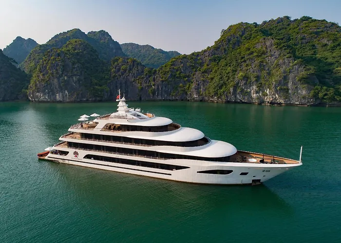 Scarlet Pearl Cruises - Wonder On Lan Ha Bay