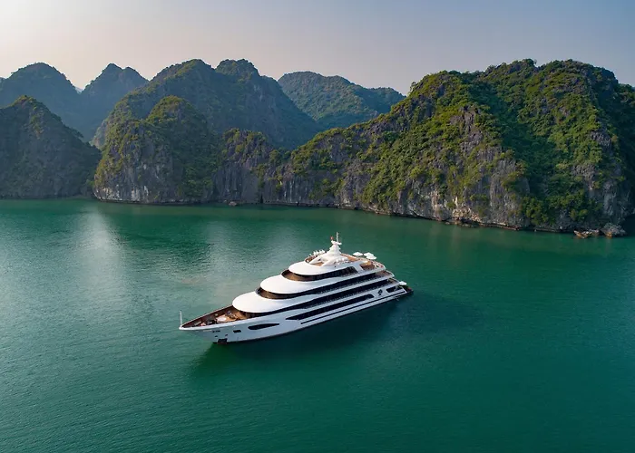 Scarlet Pearl Cruises - Wonder On Lan Ha Bay 