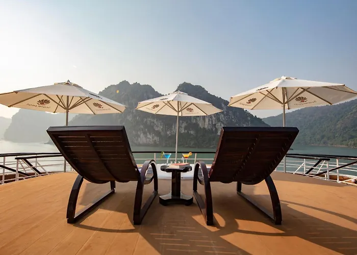 Scarlet Pearl Cruises - Wonder On Lan Ha Bay 5*