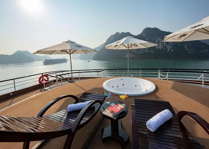 Scarlet Pearl Cruises - Wonder On Lan Ha Bay  5*