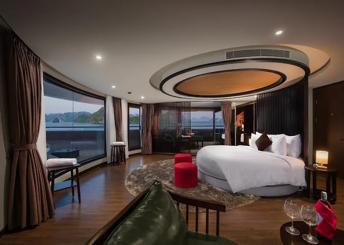 Scarlet Pearl Cruises - Wonder On Lan Ha Bay 5*