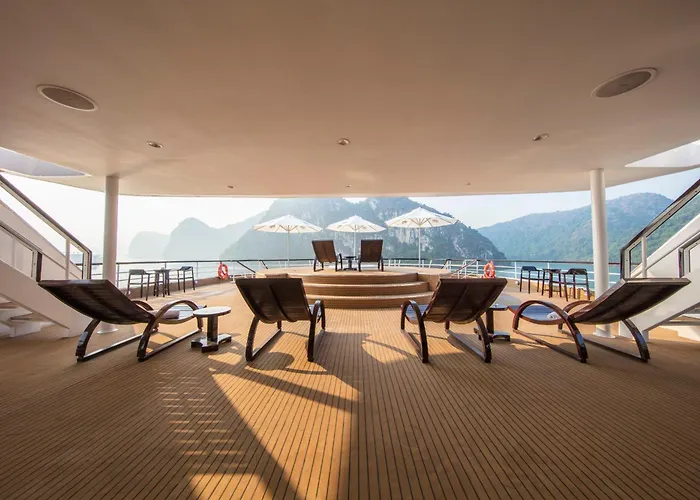 Scarlet Pearl Cruises - Wonder On Lan Ha Bay  5*