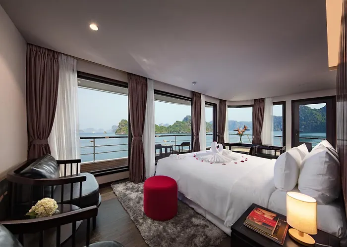 Scarlet Pearl Cruises - Wonder On Lan Ha Bay  5*