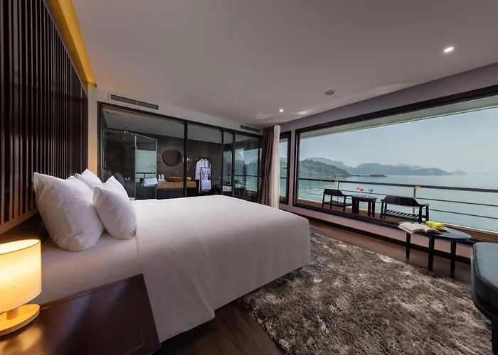 Scarlet Pearl Cruises - Wonder On Lan Ha Bay 5* Hạ Long