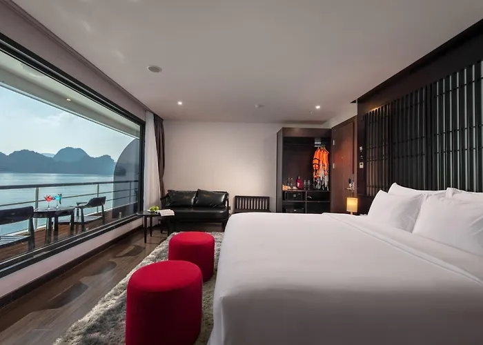 Scarlet Pearl Cruises - Wonder On Lan Ha Bay