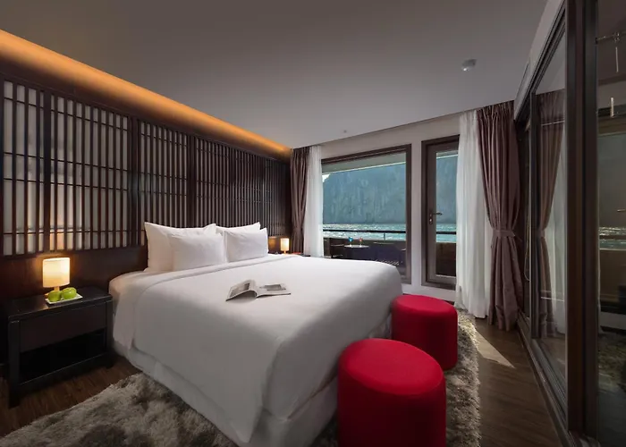  Scarlet Pearl Cruises - Wonder On Lan Ha Bay 5*
