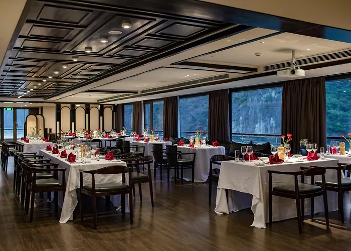 Scarlet Pearl Cruises - Wonder On Lan Ha Bay 5*
