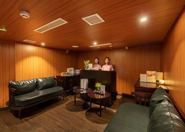 Scarlet Pearl Cruises - Wonder On Lan Ha Bay