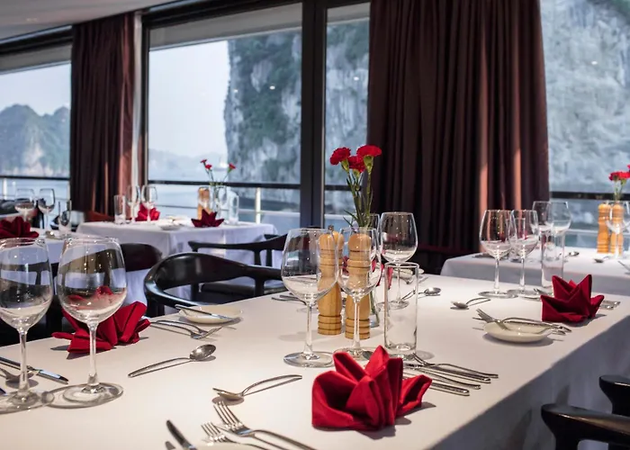 Scarlet Pearl Cruises - Wonder On Lan Ha Bay 