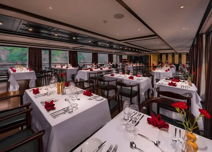  Scarlet Pearl Cruises - Wonder On Lan Ha Bay