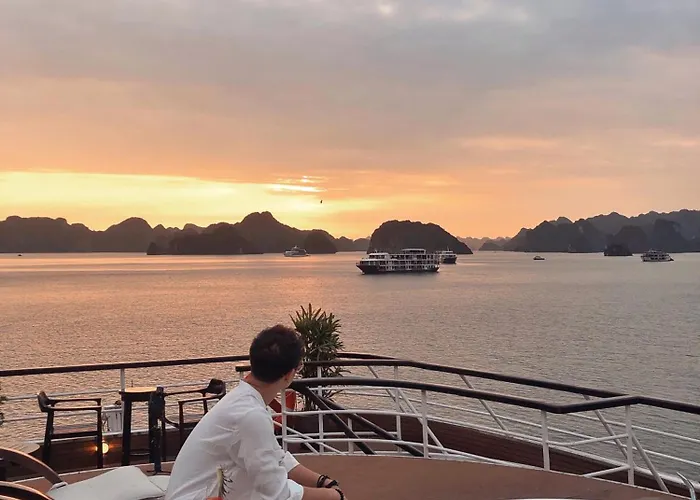 Scarlet Pearl Cruises - Wonder On Lan Ha Bay 5* Hạ Long