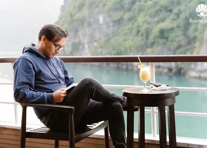Scarlet Pearl Cruises - Wonder On Lan Ha Bay 