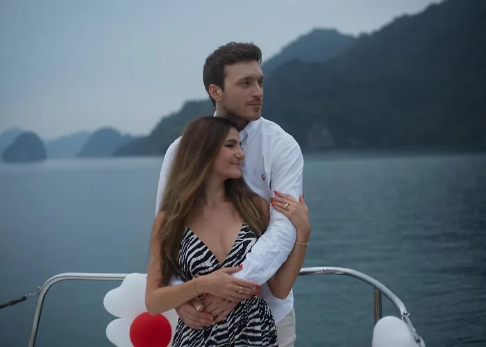 Scarlet Pearl Cruises - Wonder On Lan Ha Bay