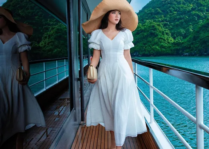 Scarlet Pearl Cruises - Wonder On Lan Ha Bay Hạ Long