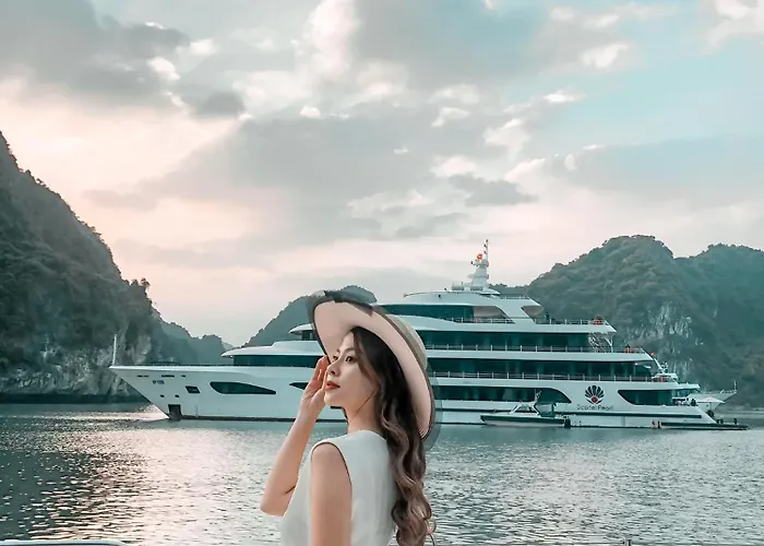 Scarlet Pearl Cruises - Wonder On Lan Ha Bay  Hạ Long