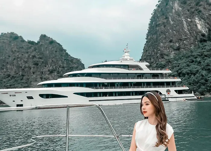 Scarlet Pearl Cruises - Wonder On Lan Ha Bay 5*