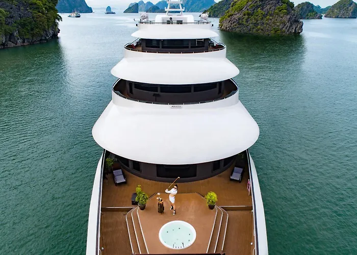 Scarlet Pearl Cruises - Wonder On Lan Ha Bay 